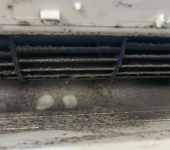 疏勒空调吹的风有股烧焦味是怎么回事